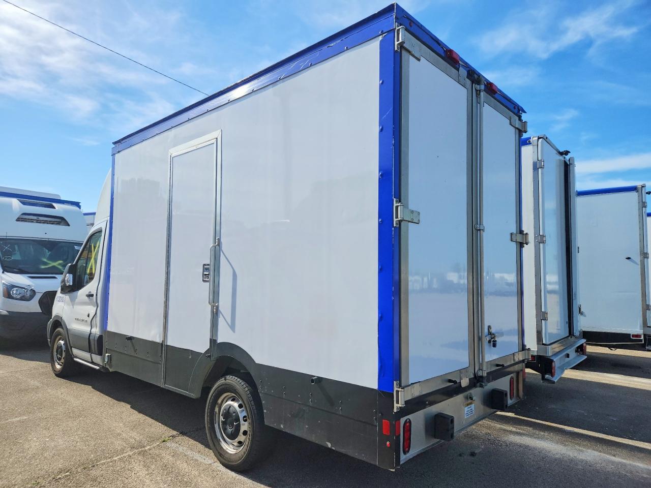2021 Ford Transit Delivery Truck - Фото 2