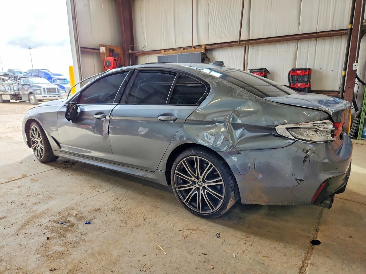 2018 BMW 540 Xi - Image 2