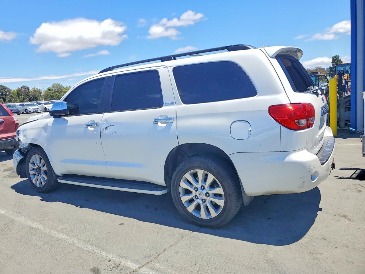2017 Toyota Sequoia Platinum - Фото 2