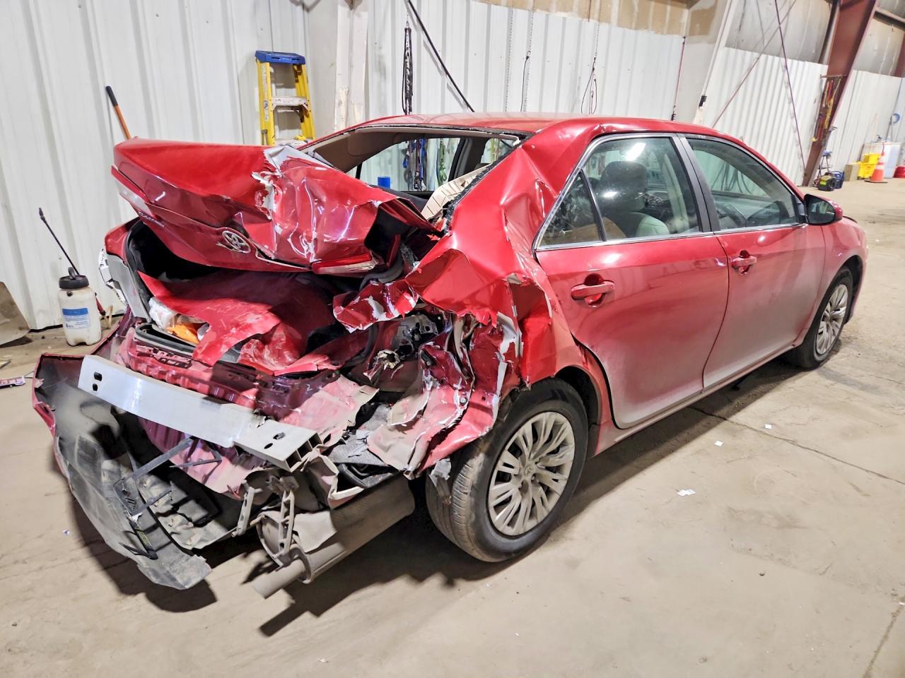 2012 Toyota Camry Le - Фото 3