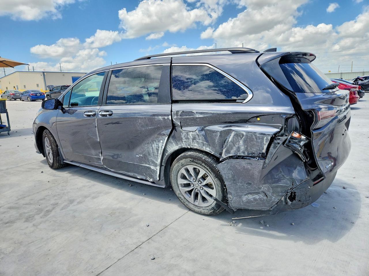 2025 Toyota Sienna Xle 8-Passenger - Фото 2