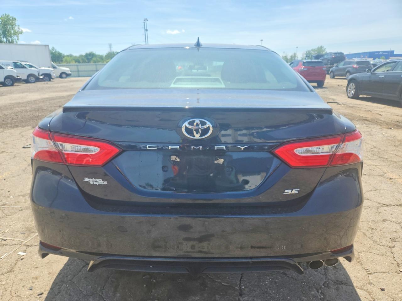 2020 Toyota Camry Se - Фото 6