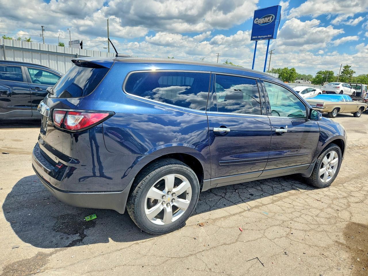 2017 Chevrolet Traverse Lt - Image 3