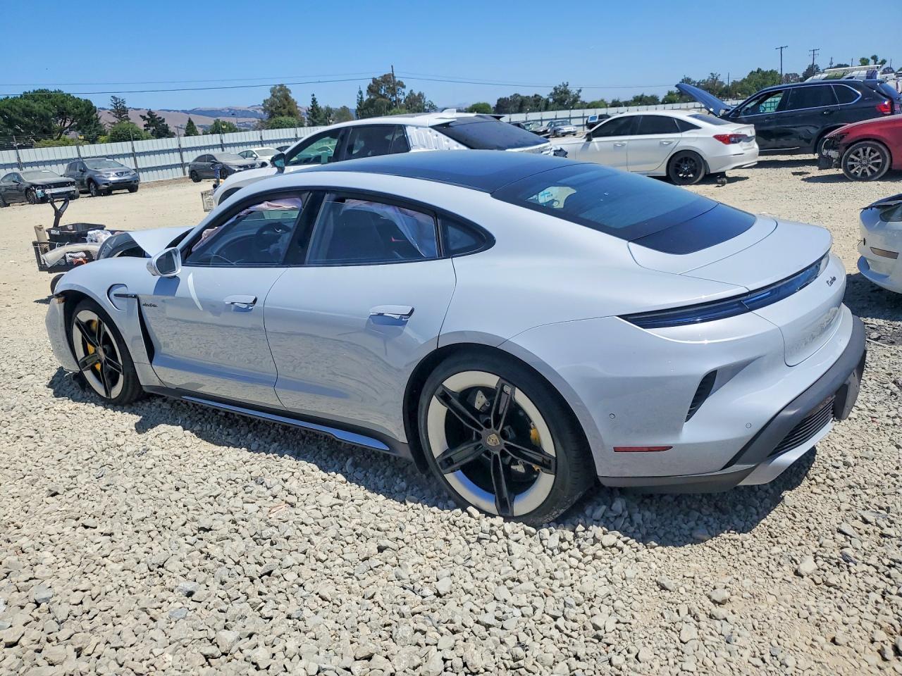 2025 Porsche Taycan Turbo - Фото 2
