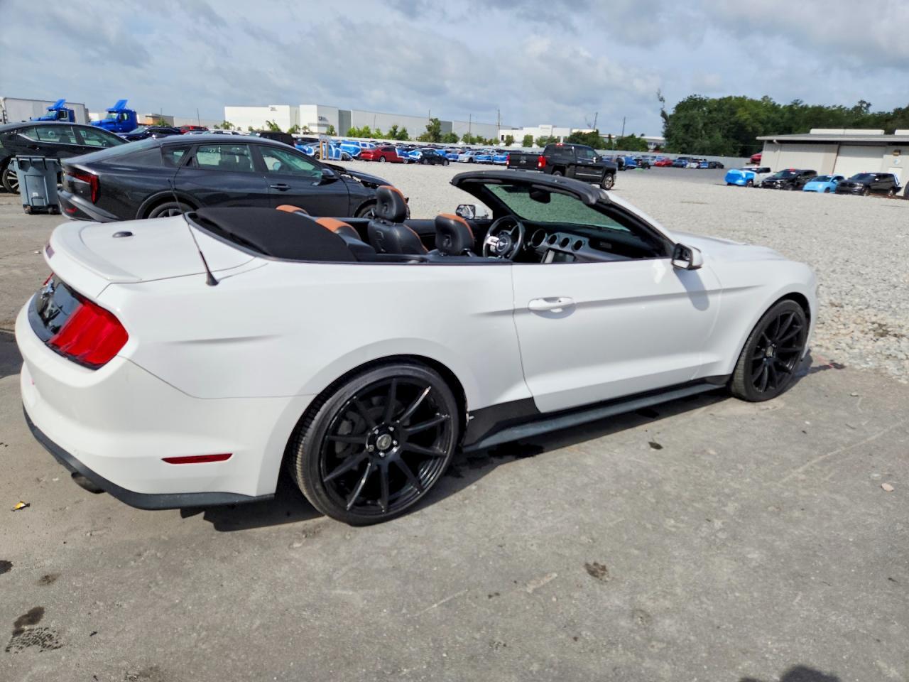 2020 Ford Mustang - Фото 3