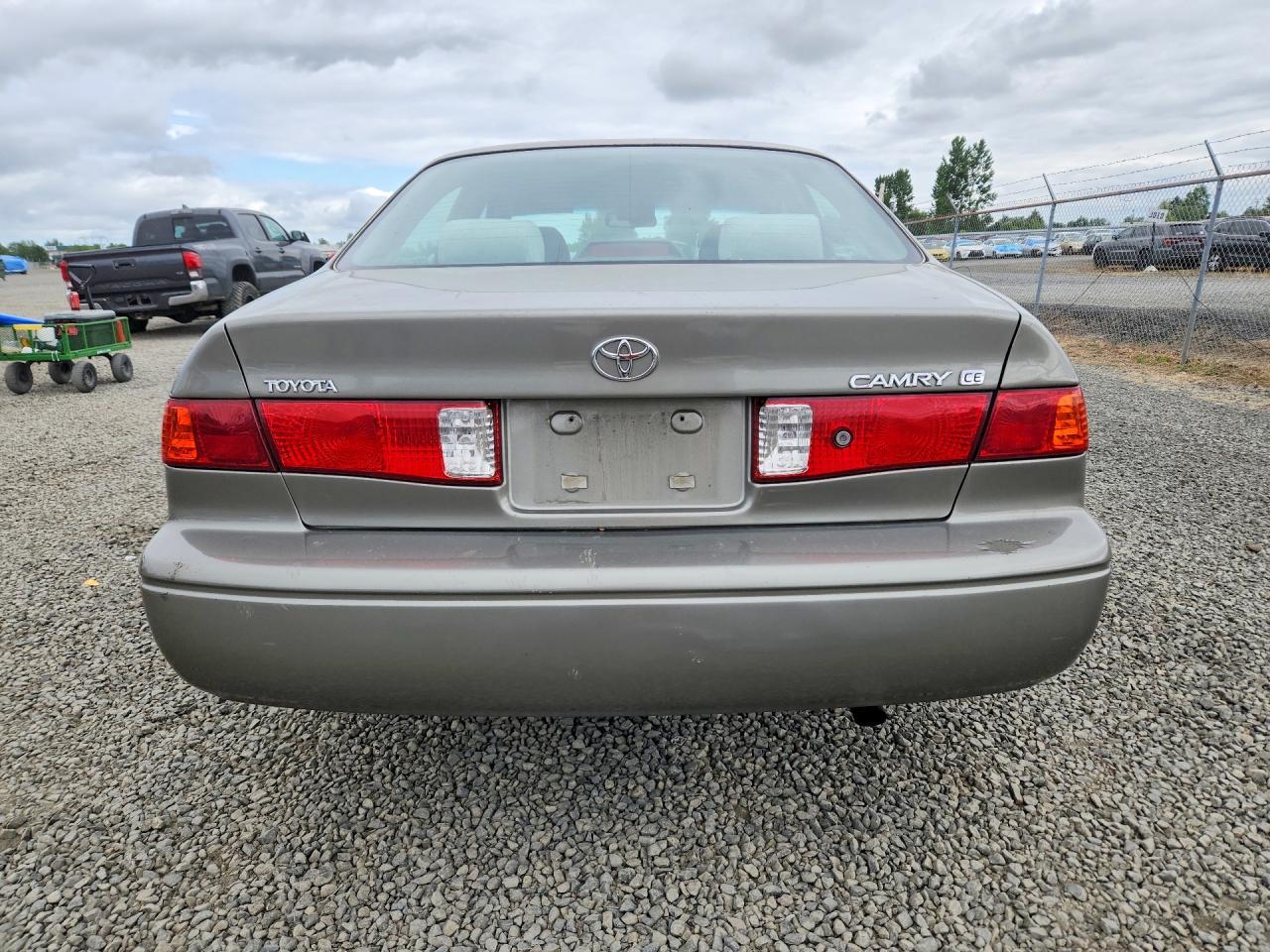 2001 Toyota Camry Ce - Фото 6