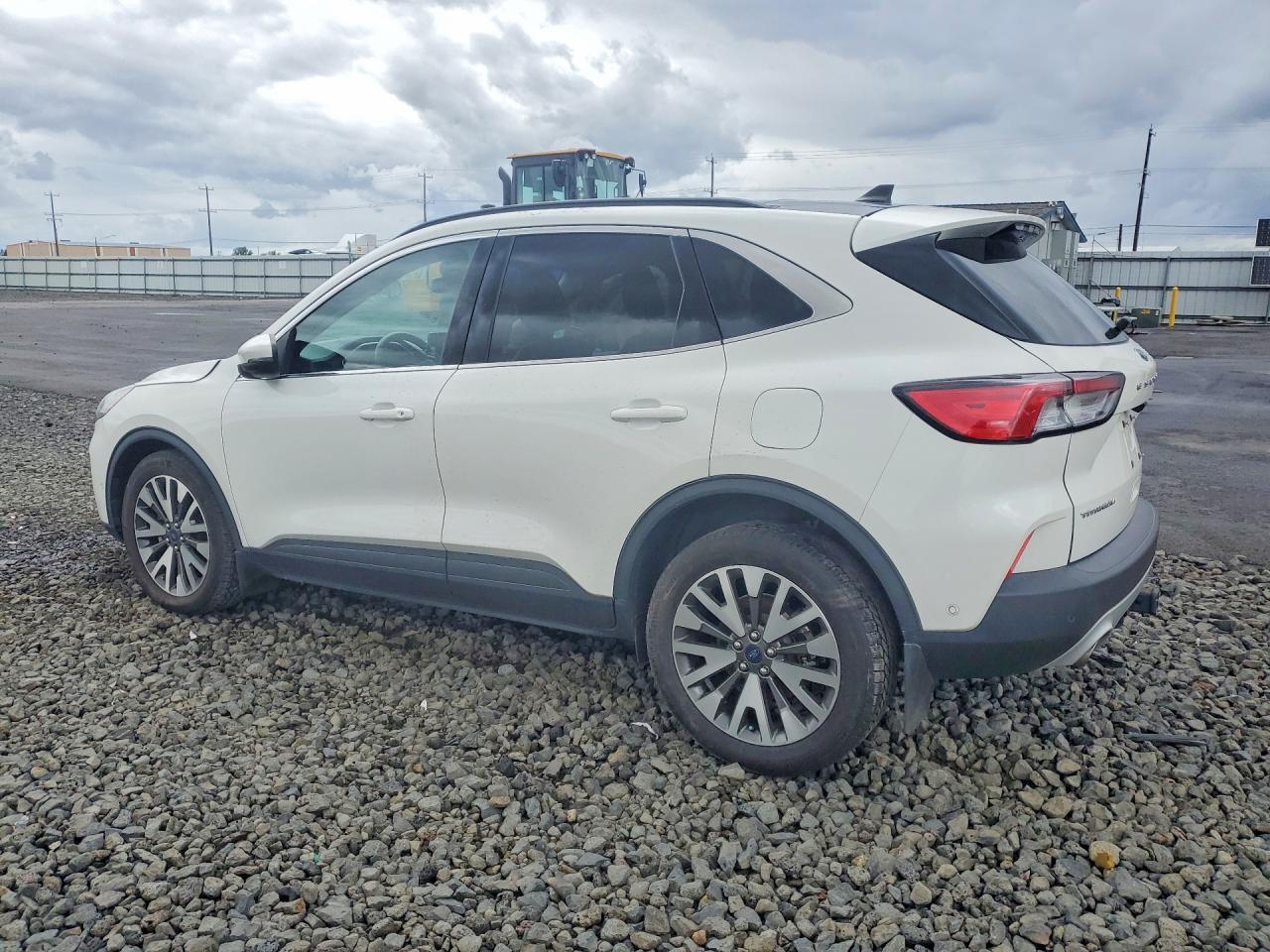 2020 Ford Escape Titanium - Фото 2
