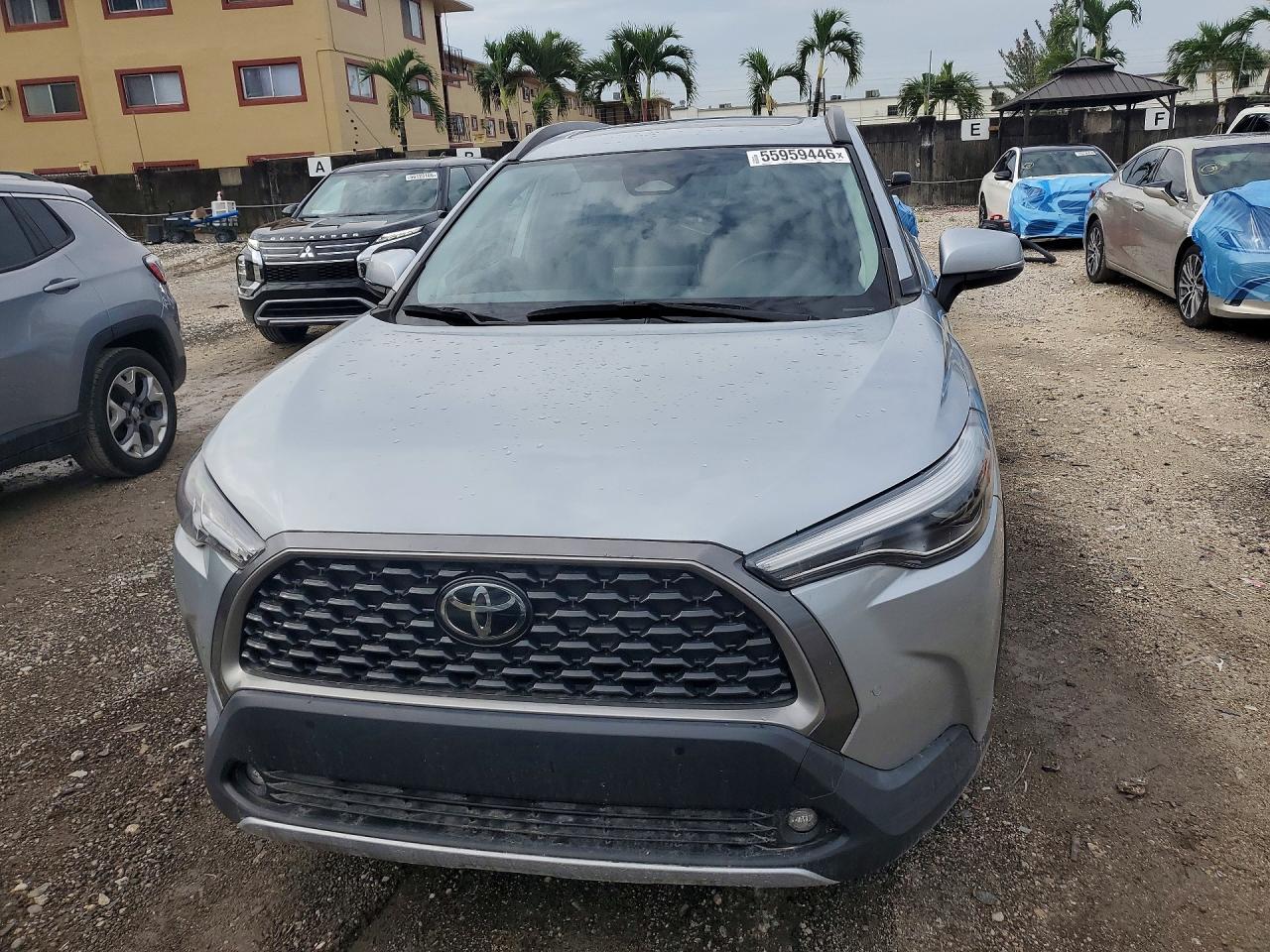 2023 Toyota Corolla Cross Xle - Image 5