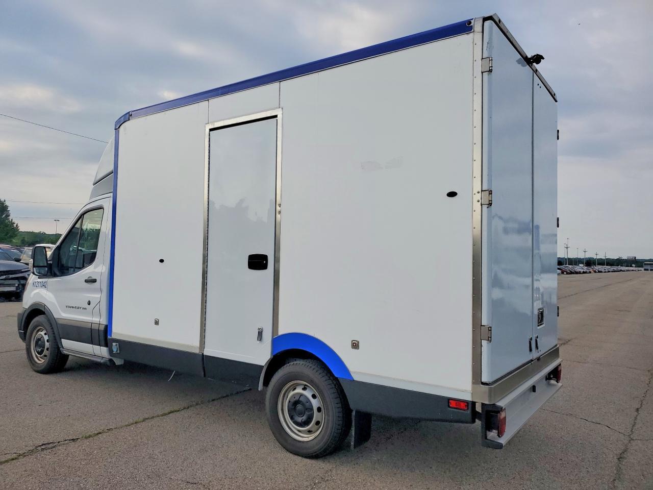 2022 Ford Transit Delivery Truck - Фото 2