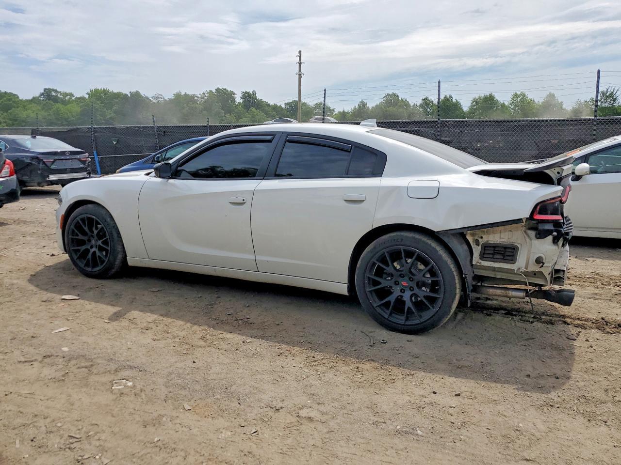 2016 Dodge Charger Sxt - Фото 2