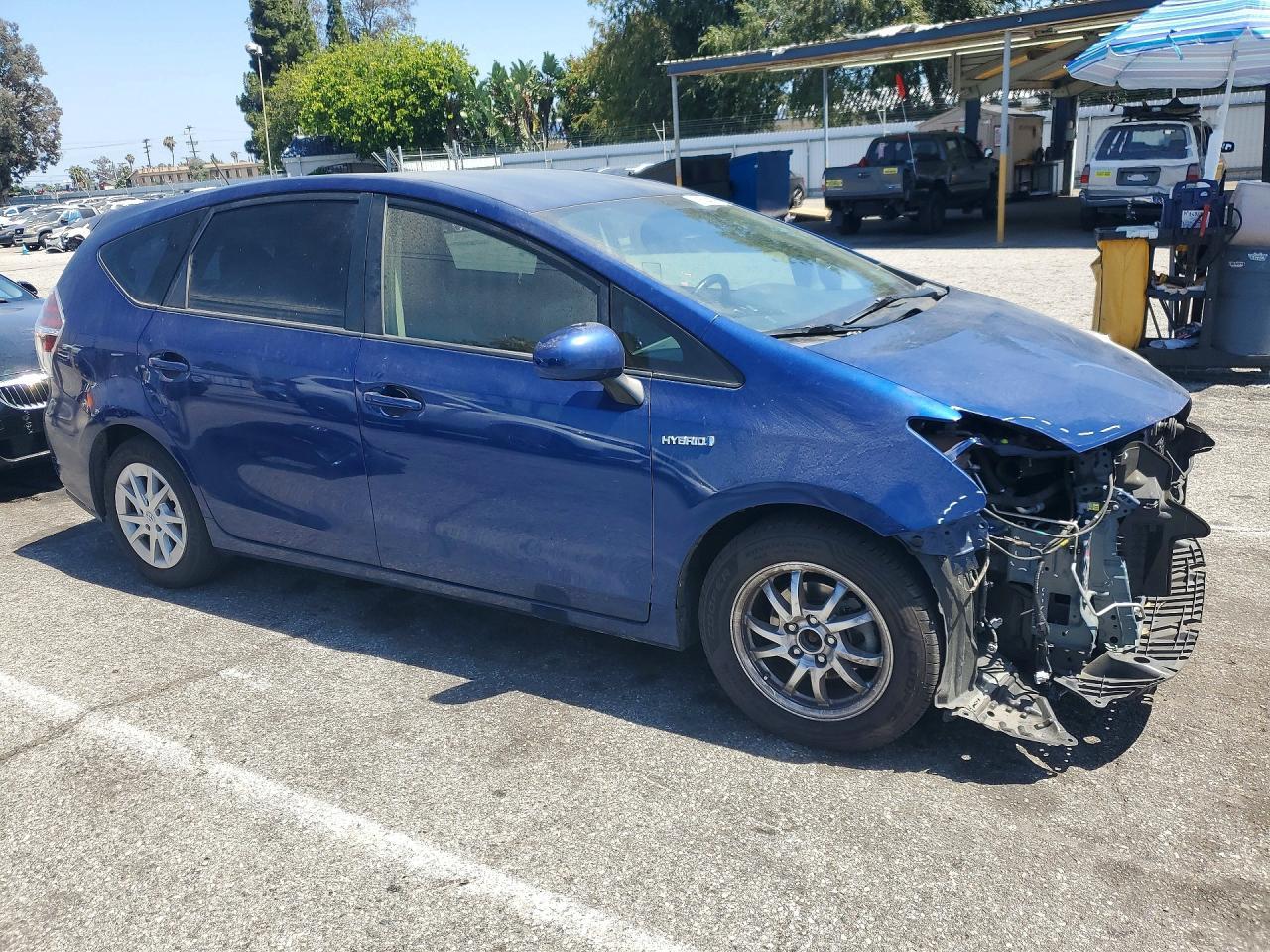 2017 Toyota Prius V Four - Image 4