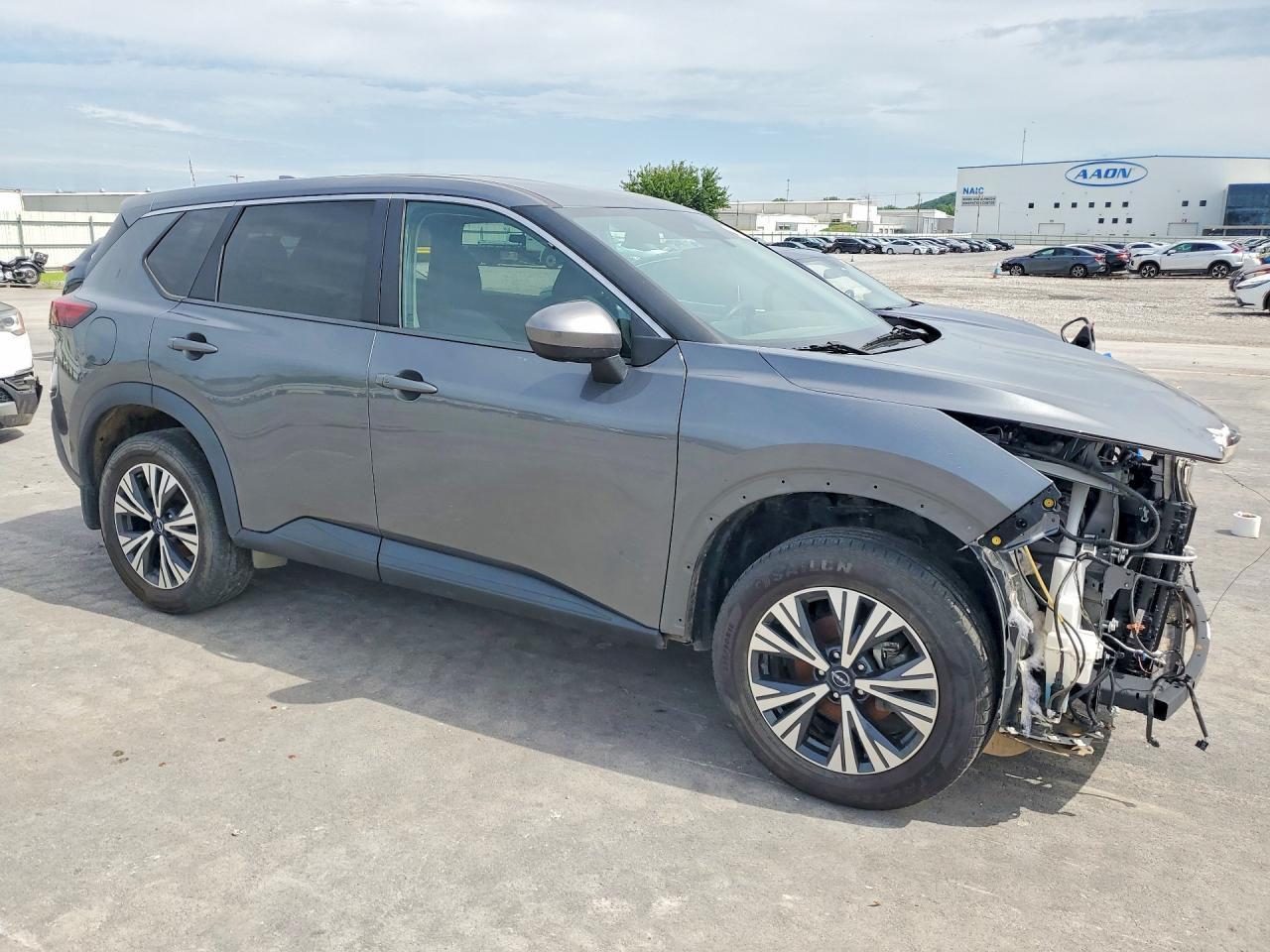 2023 Nissan Rogue Sv - Image 4