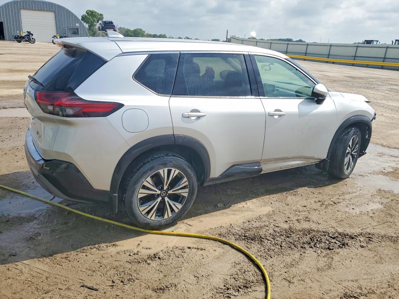 2021 Nissan Rogue Sv - Image 3