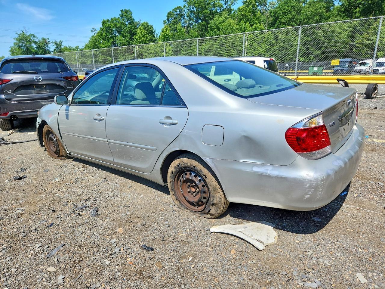 2005 Toyota Camry Le - Image 2