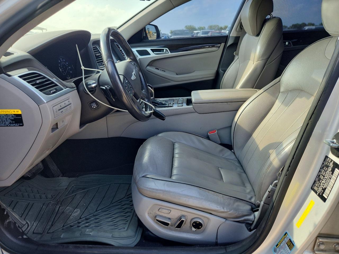 2015 Hyundai Genesis 3.8L - Фото 7