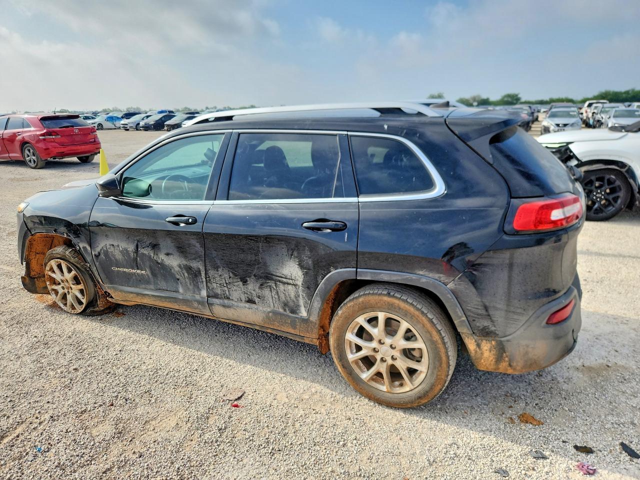 2018 Jeep Cherokee Latitude Plus - Image 2