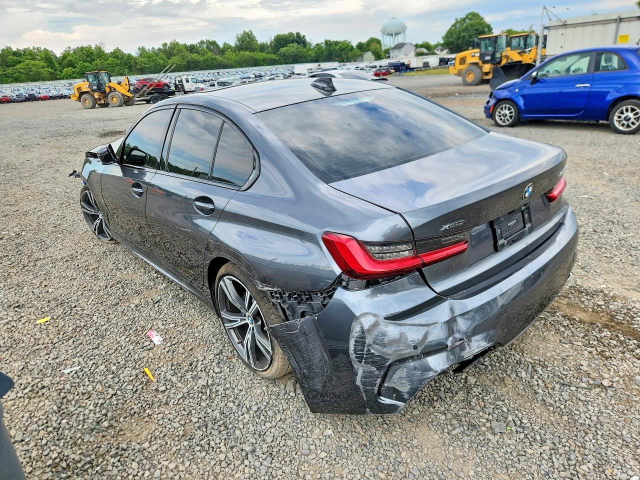 2020 BMW 330Xi - Фото 2