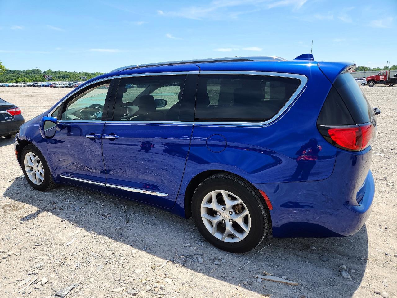 2018 Chrysler Pacifica Touring L - Фото 2