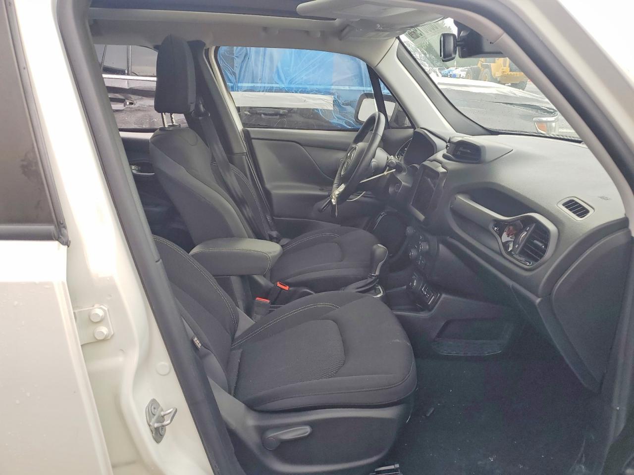 2023 Jeep Renegade Altitude - Image 7