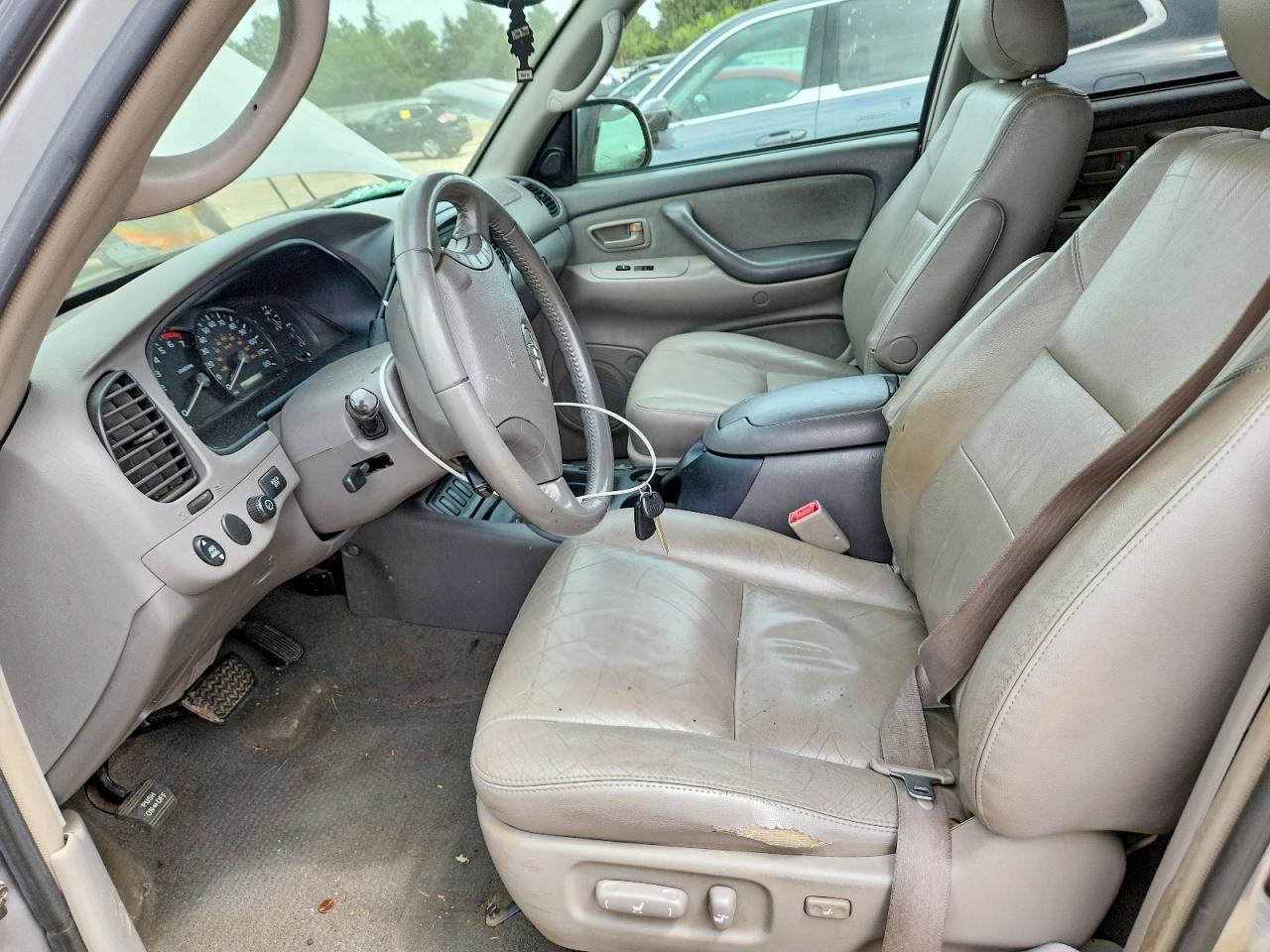 2005 Toyota Sequoia Sr5 - Image 7