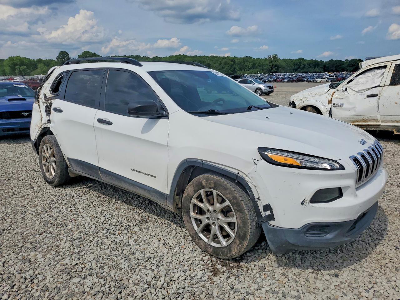 2016 Jeep Cherokee Sport - Image 4