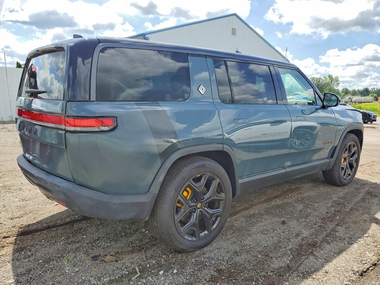2025 Rivian R1S Premium - Фото 3