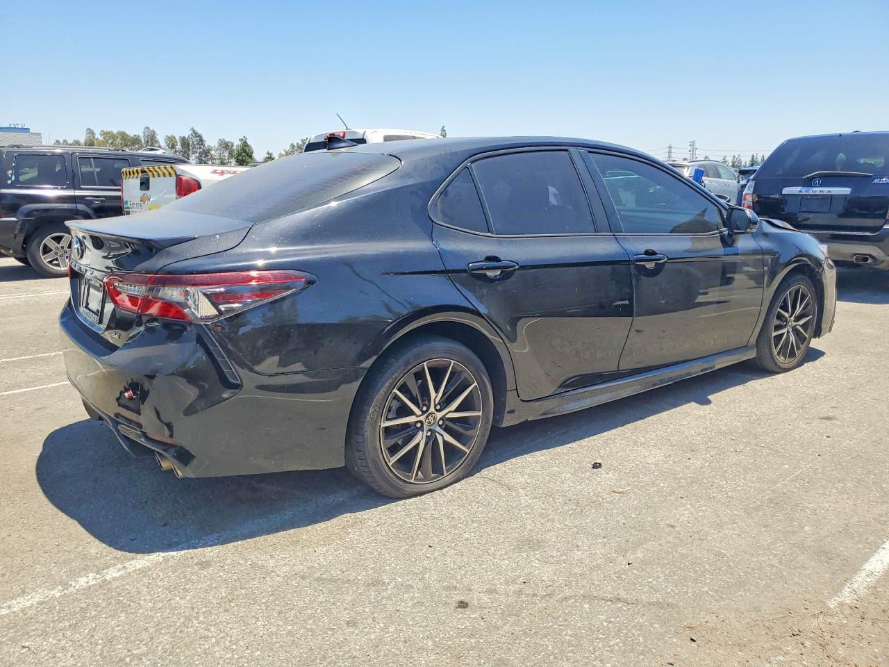 2023 Toyota Camry Se - Image 3