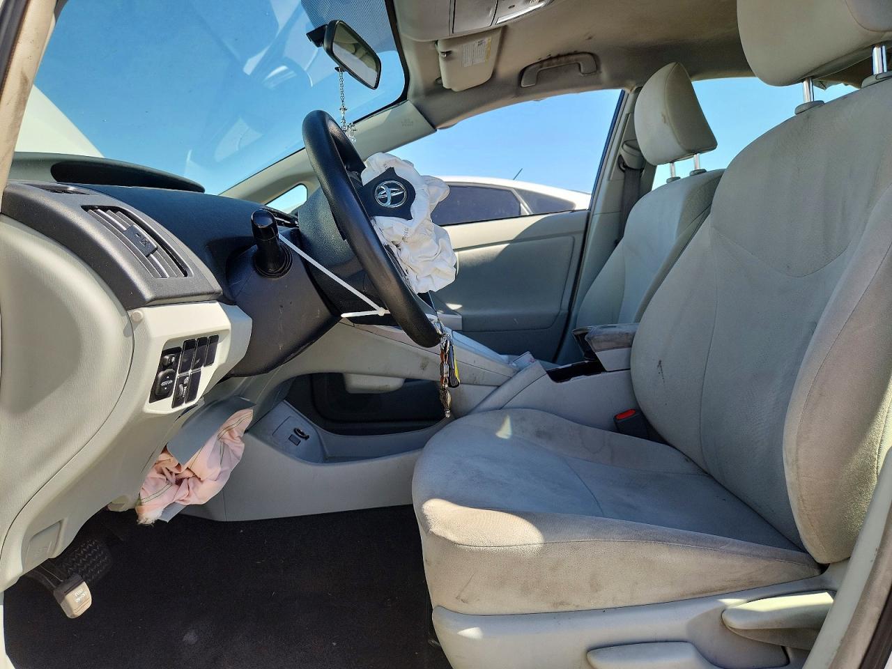 2015 Toyota Prius Two - Фото 7