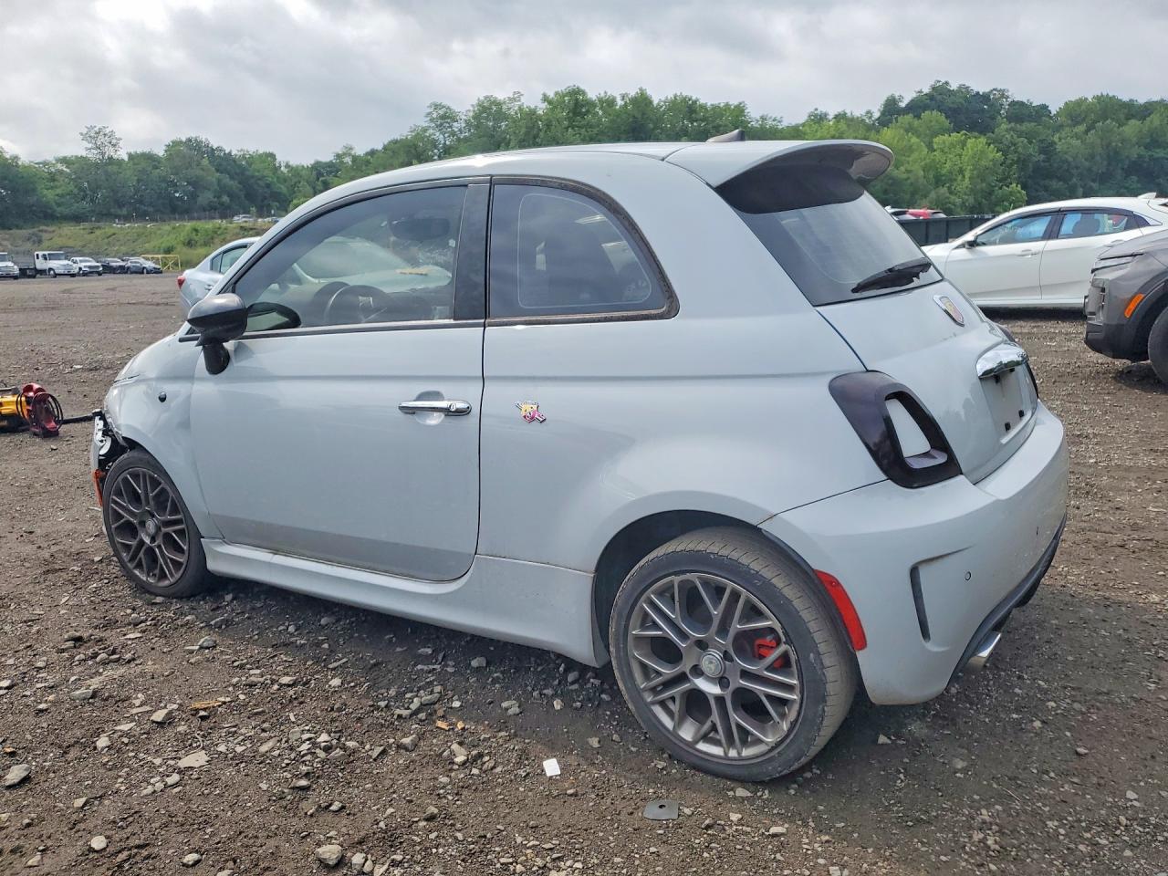 2017 Fiat 500 Abarth - Фото 2