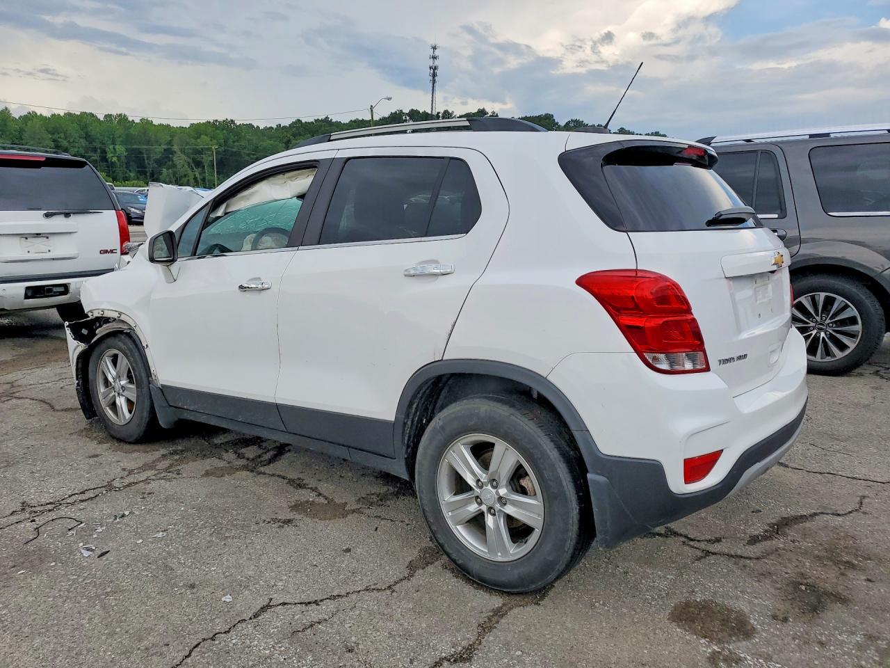 2018 Chevrolet Trax - Image 2