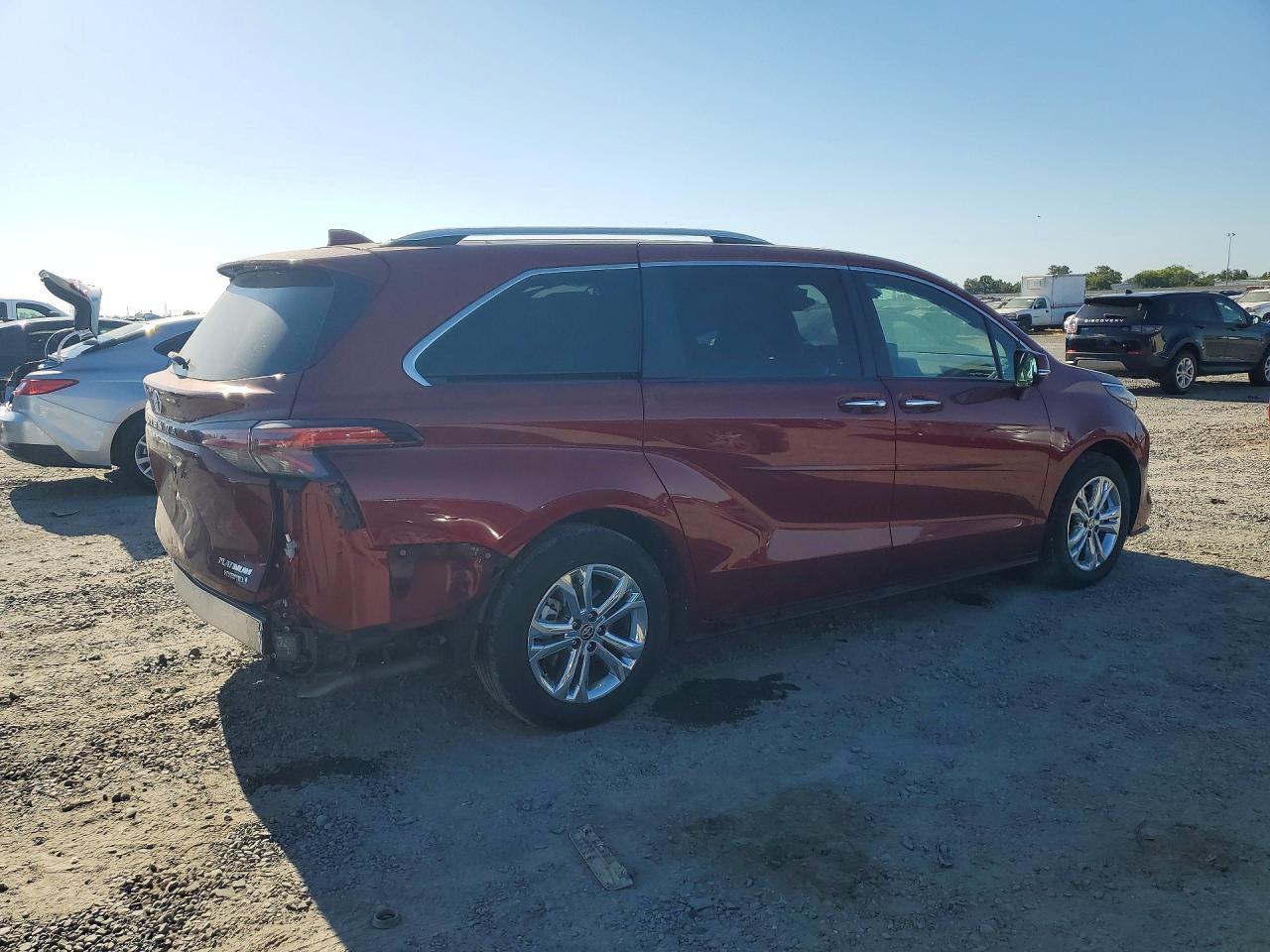 2024 Toyota Sienna Platinum 7-Passenger - Image 3
