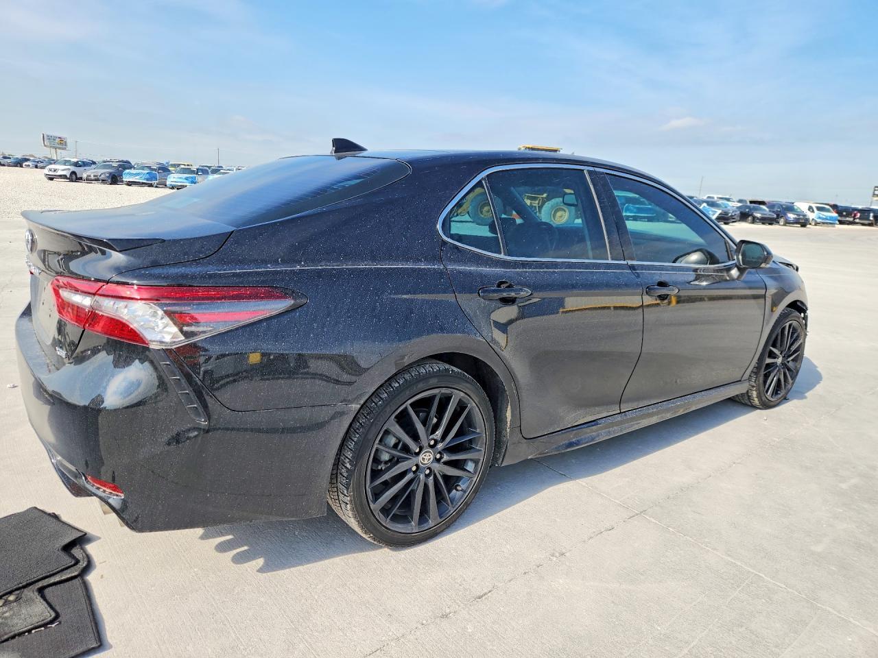 2021 Toyota Camry - Фото 3