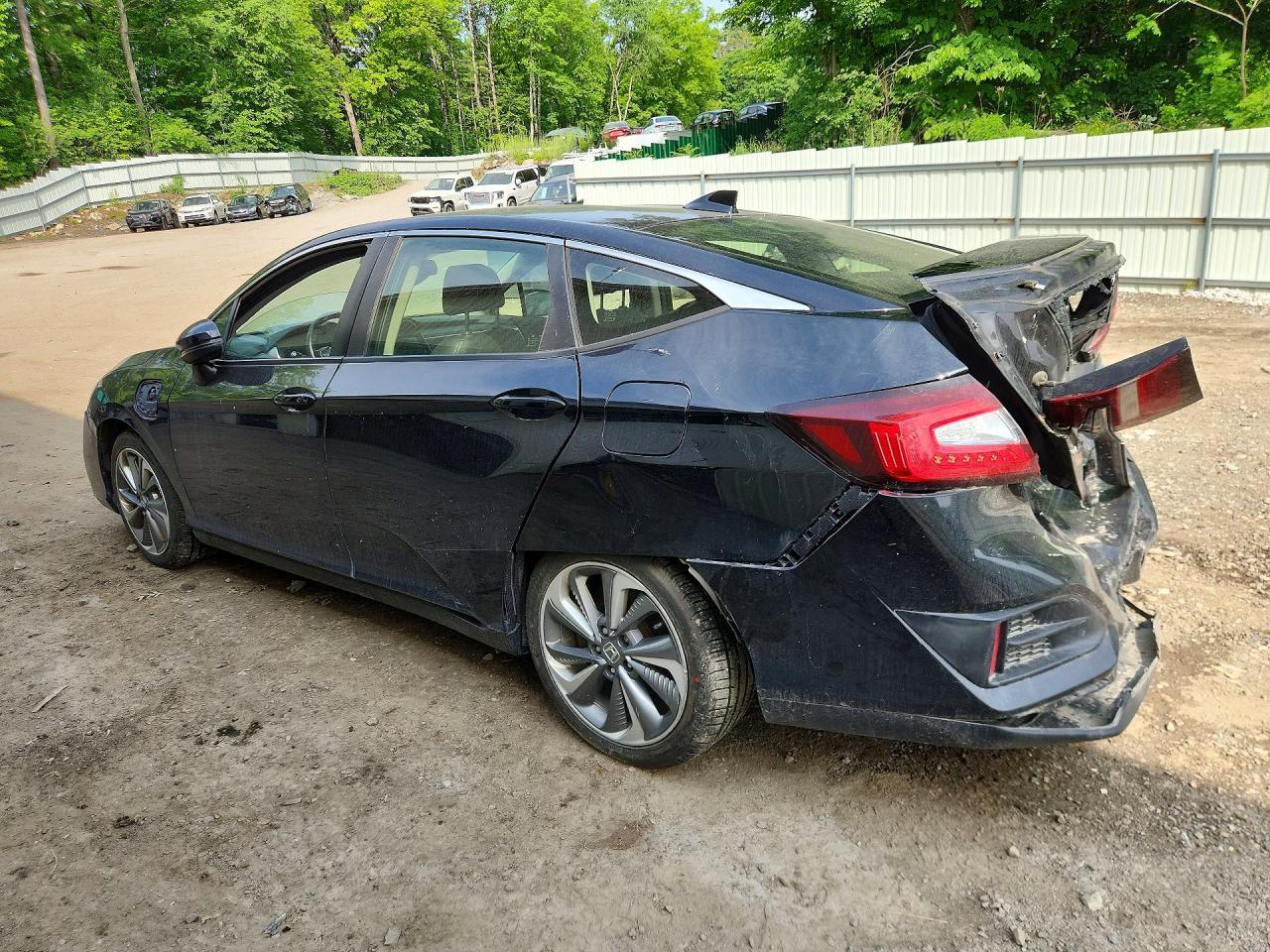 2019 Honda Clarity Touring - Image 2