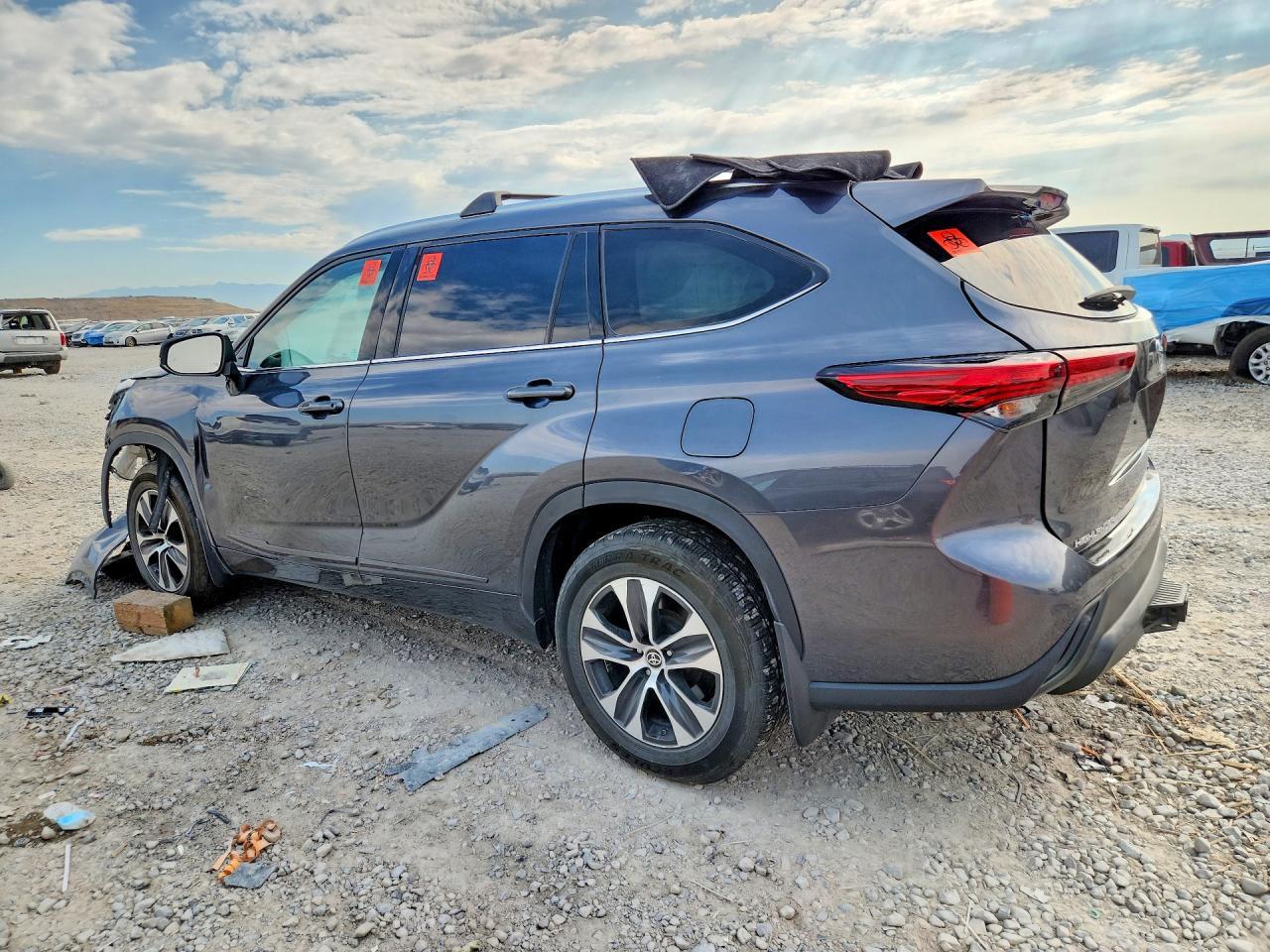 2020 Toyota Highlander Xle - Image 2