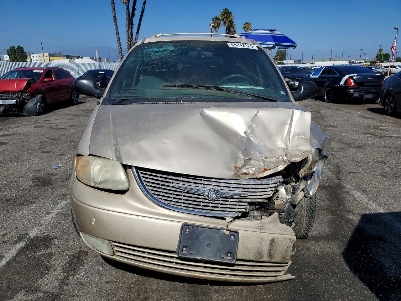2001 Chrysler Town & Country Limited - Image 5