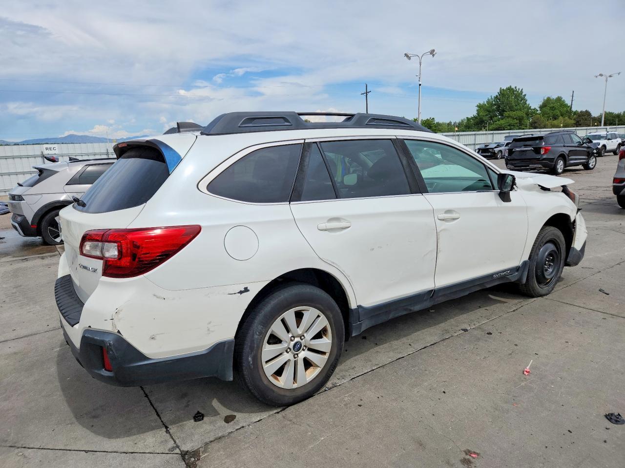 2019 Subaru Outback 2.5I Premium - Фото 3