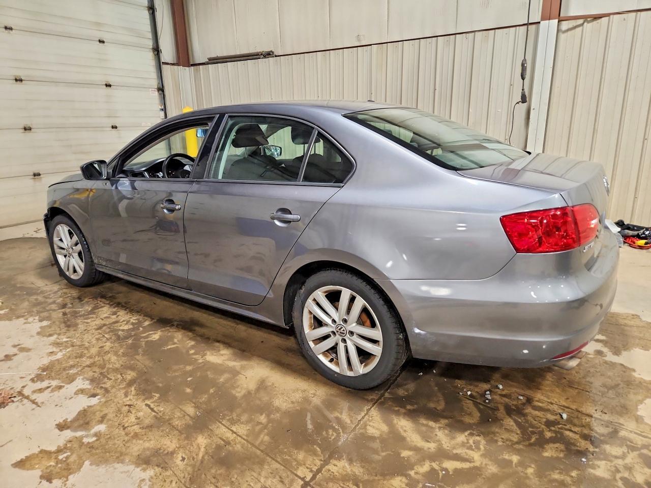 2014 Volkswagen Jetta Base - Image 2