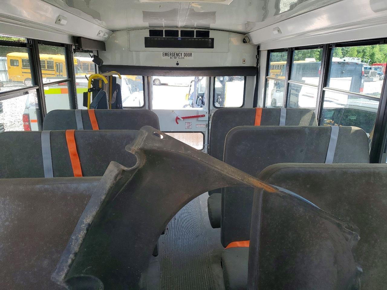 2012 Chevrolet Express G4 - School Bus - Image 6