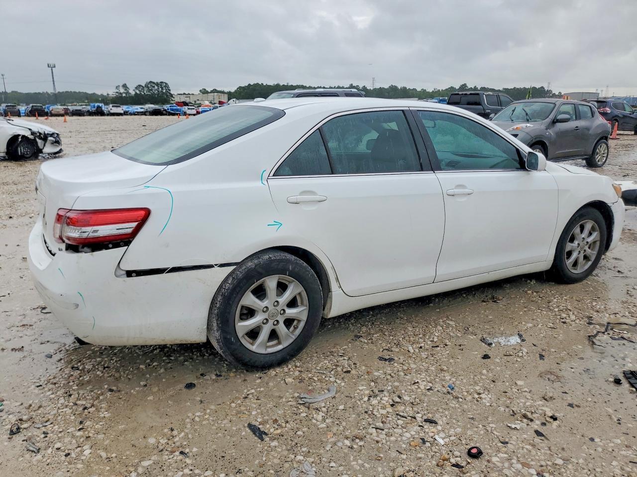 2011 Toyota Camry Le - Image 3