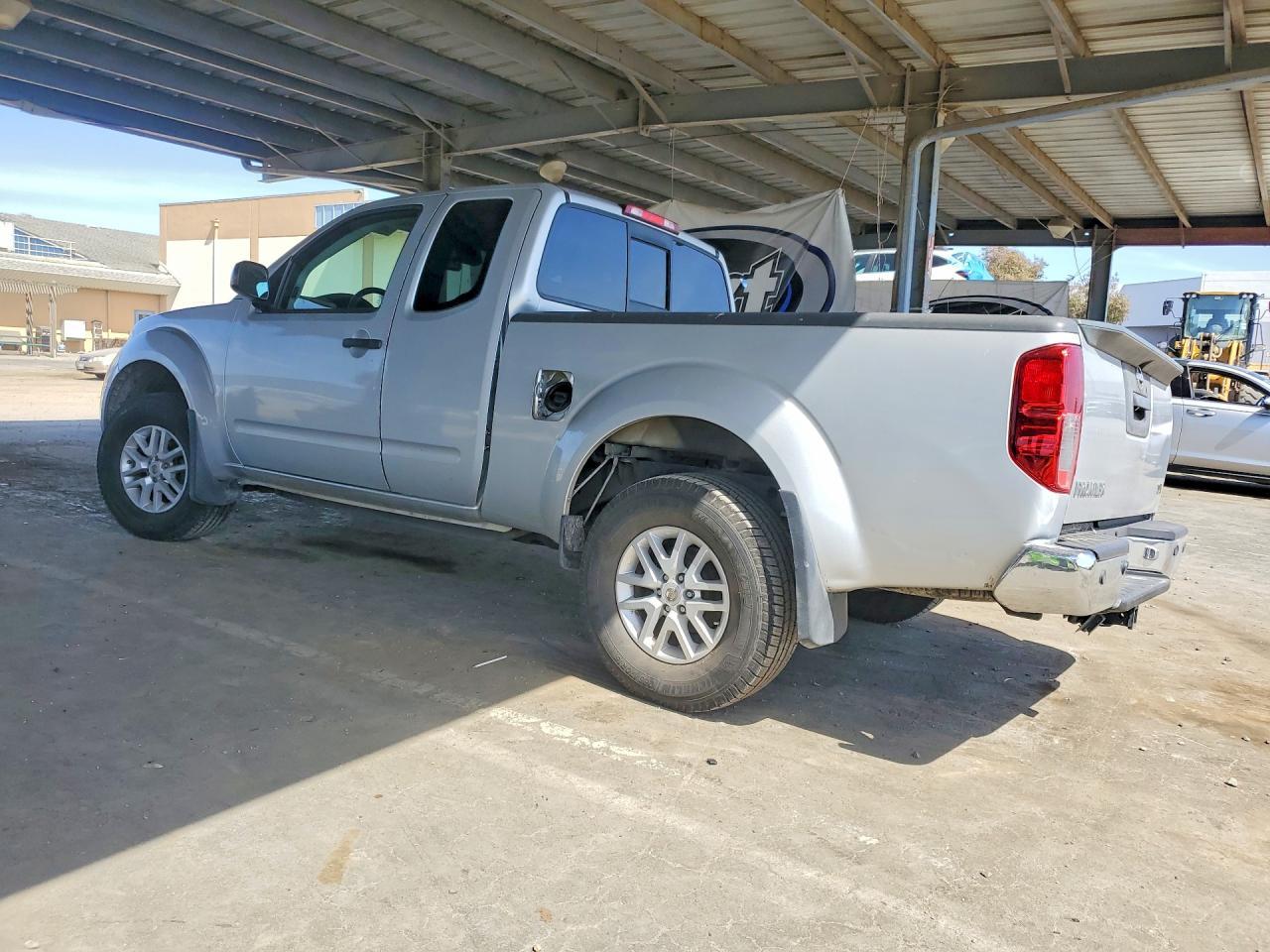 2017 Nissan Frontier Sv V6 - Фото 2