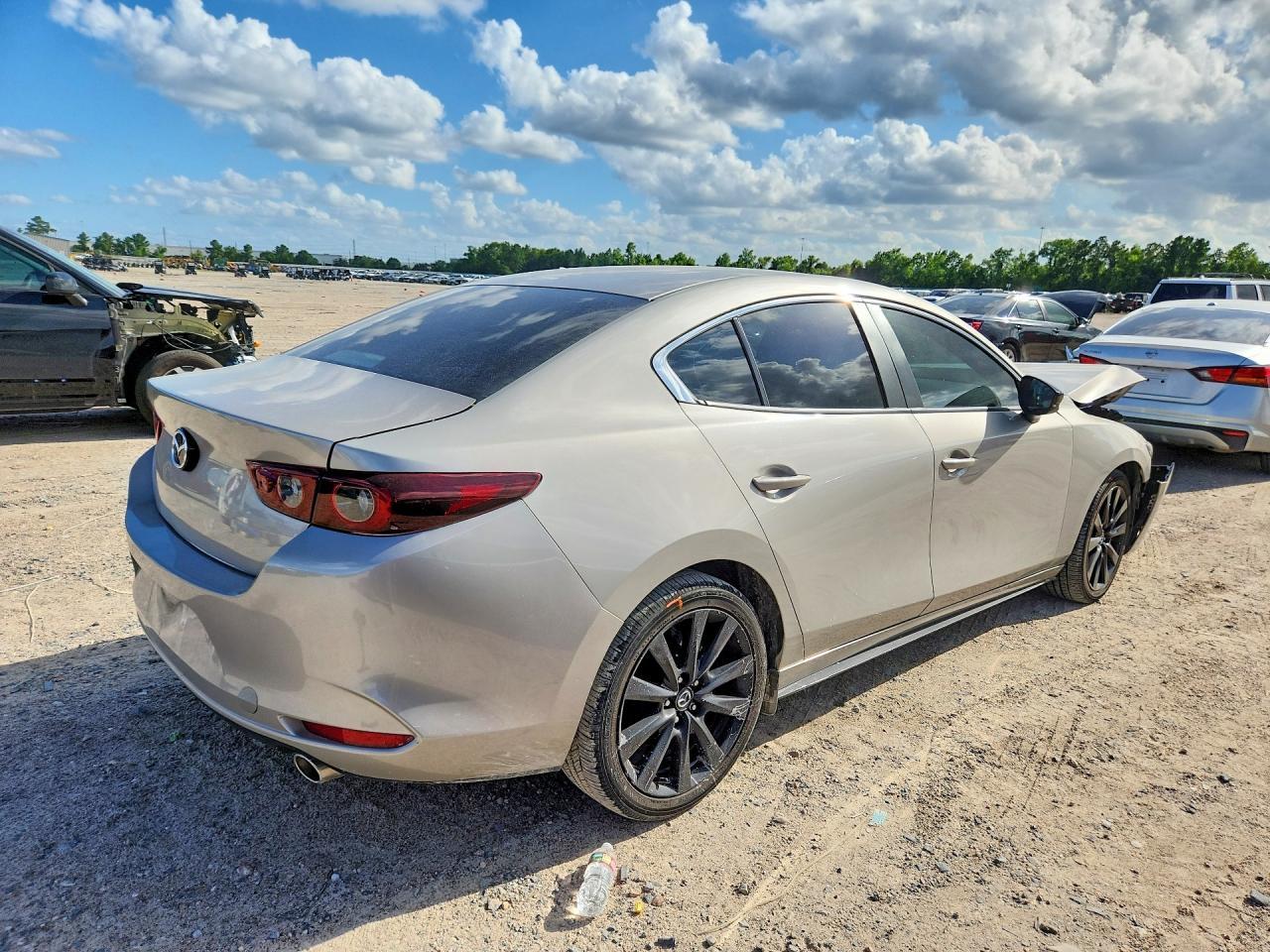 2024 Mazda 3 Select Sport - Image 3