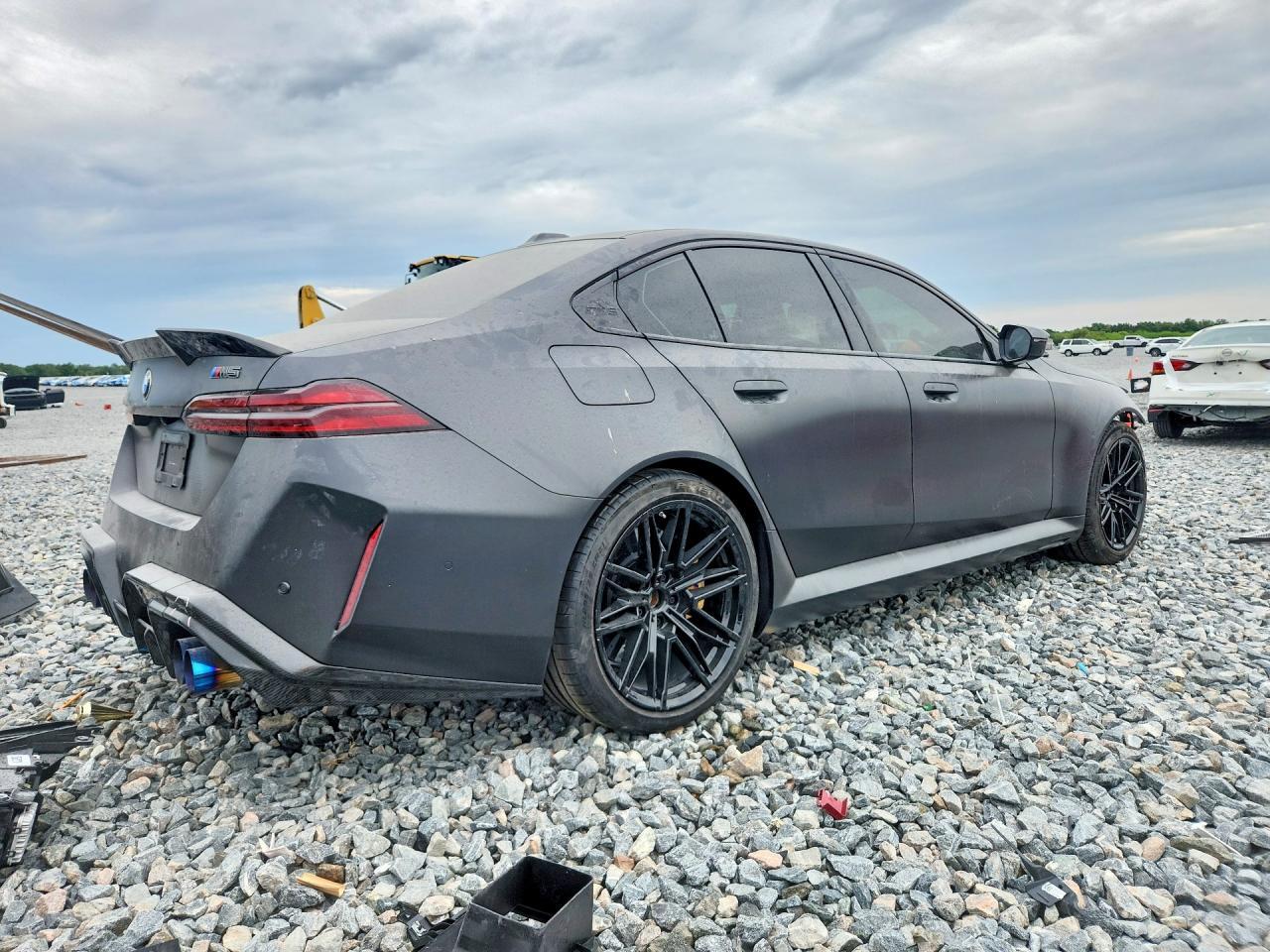 2025 BMW M5 - Фото 3