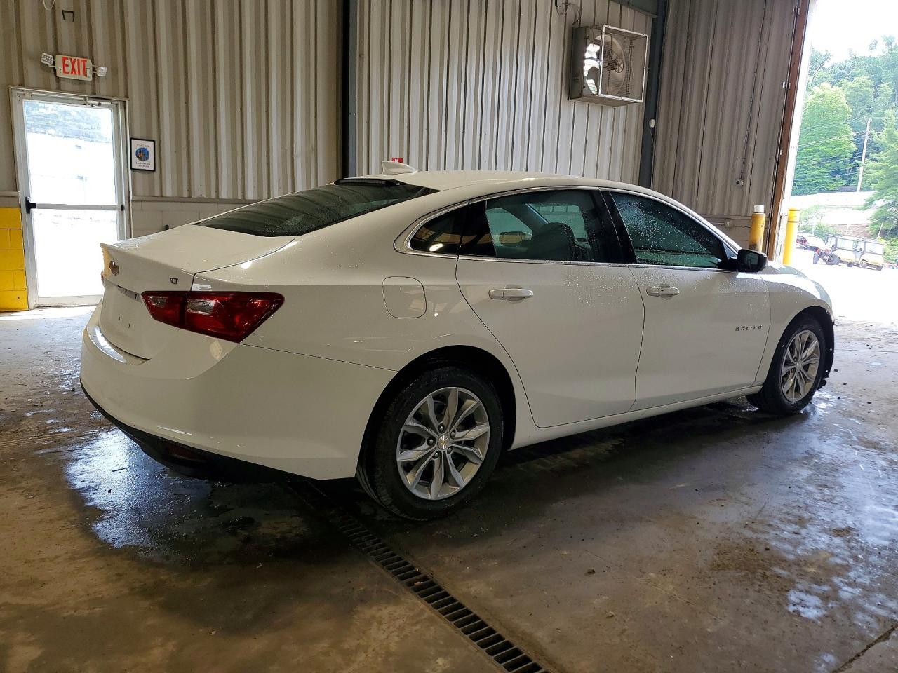 2023 Chevrolet Malibu Lt - Image 3