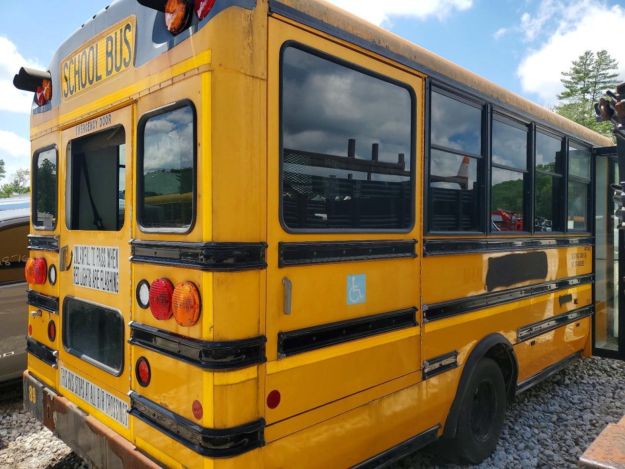 2012 Chevrolet Express G4 - School Bus - Image 4