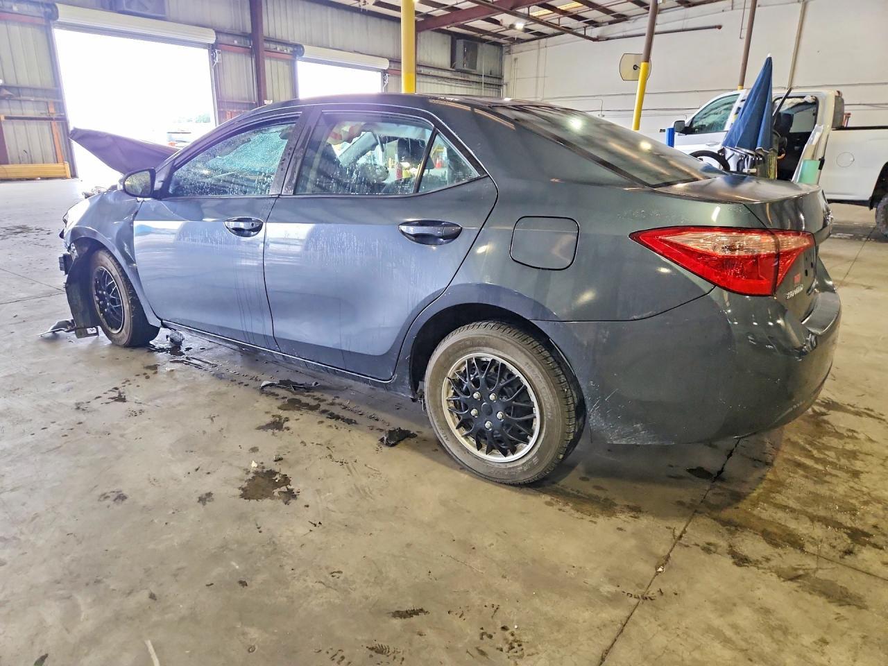 2017 Toyota Corolla L - Фото 2