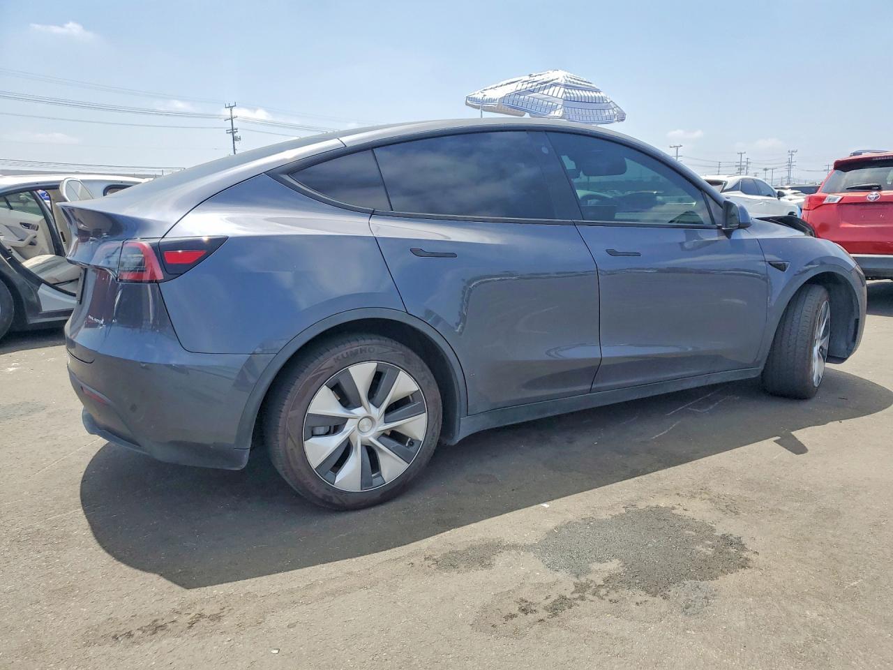2023 Tesla Model Y - Фото 3