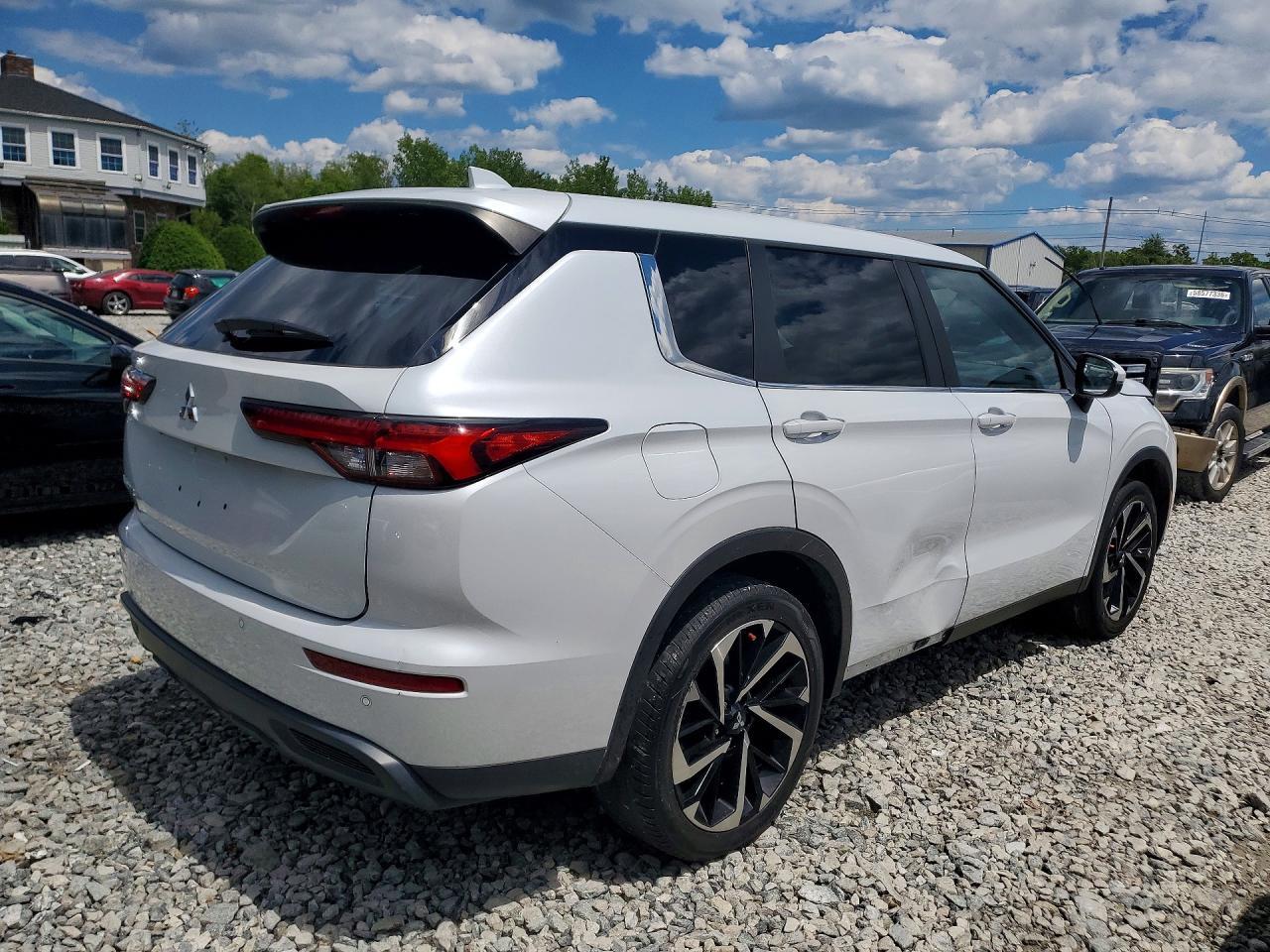 2022 Mitsubishi Outlander Es - Фото 3