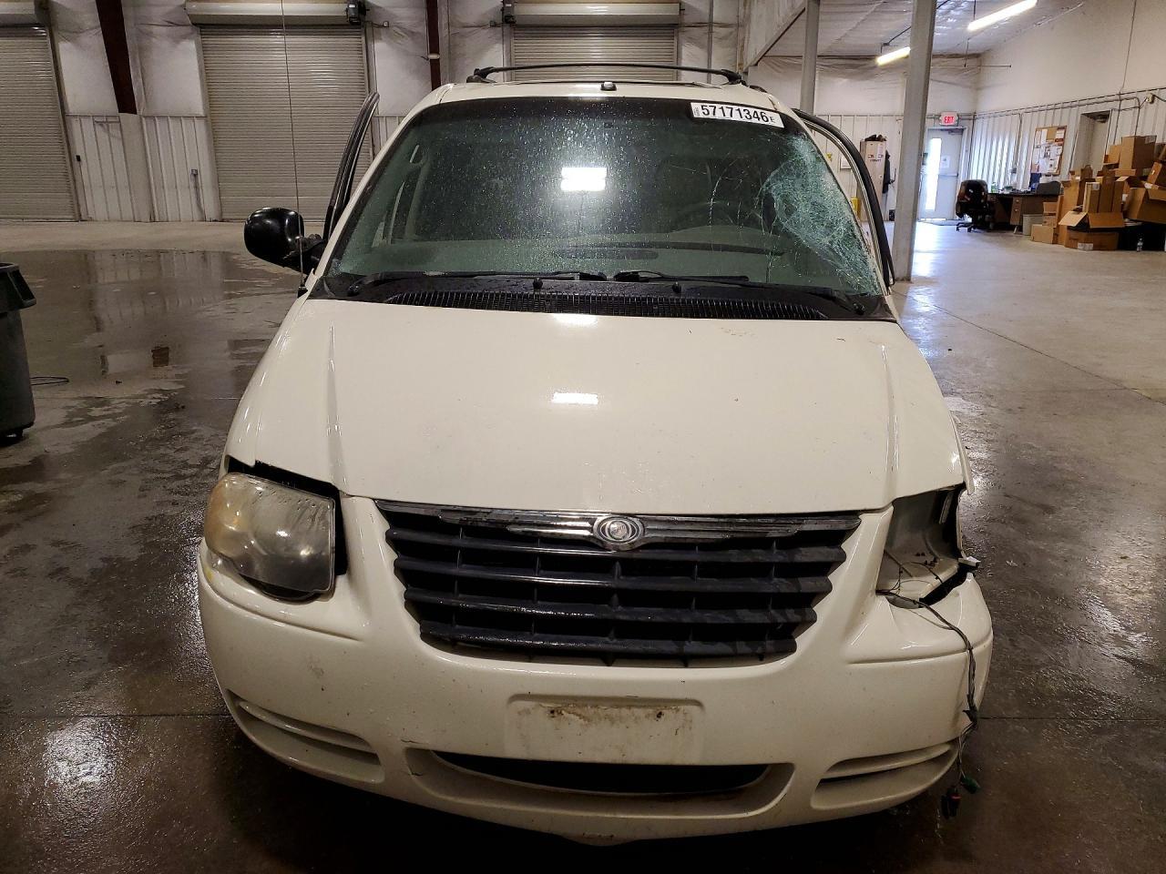2007 Chrysler Town & Country Touring - Image 5