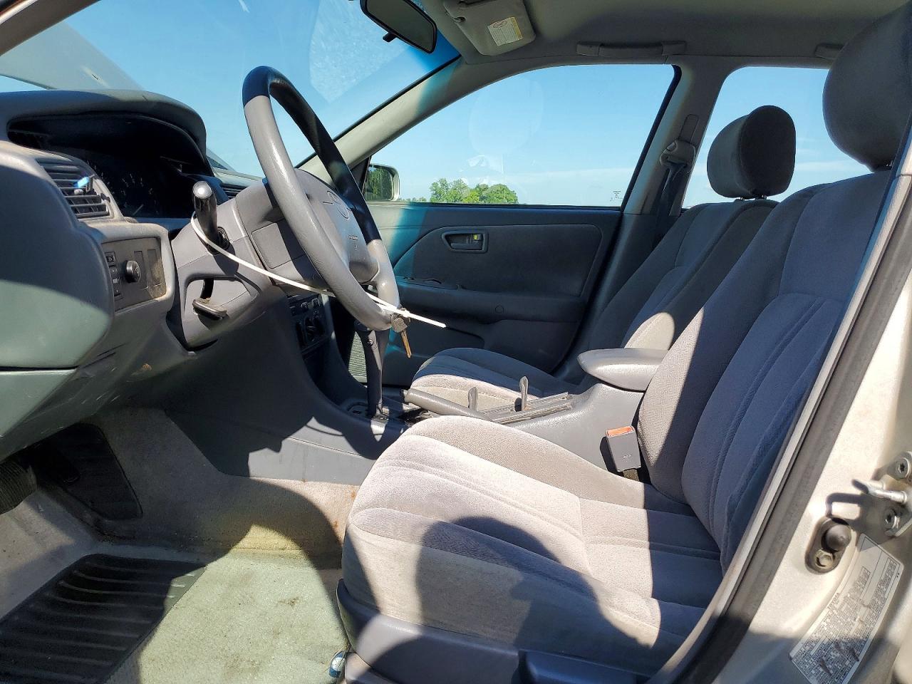 2001 Toyota Camry Ce - Фото 7