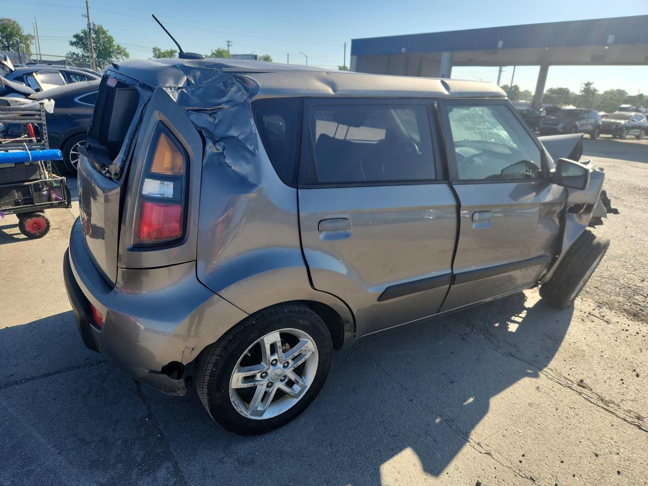 2010 Kia Soul + - Image 3